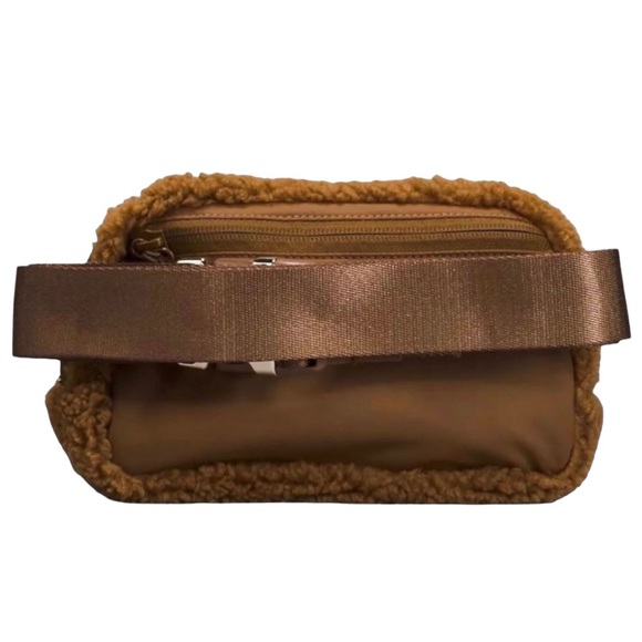 Lululemon Everywhere Fleece Belt Bag 1L - Picture 8 of 15